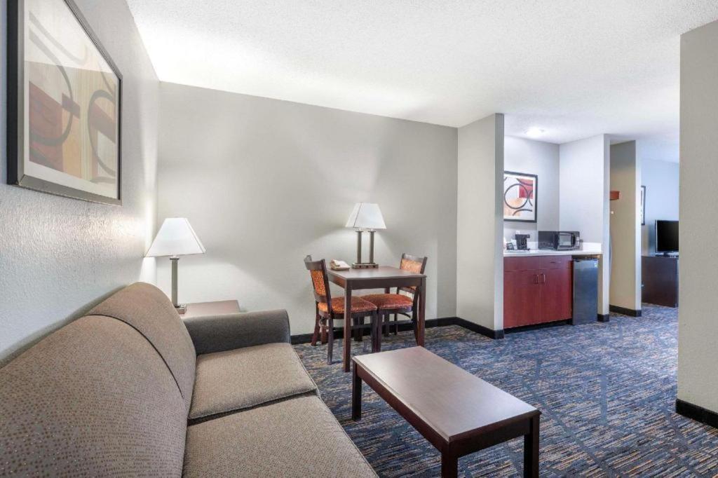 Quality Inn & Suites Arbor Exterior foto